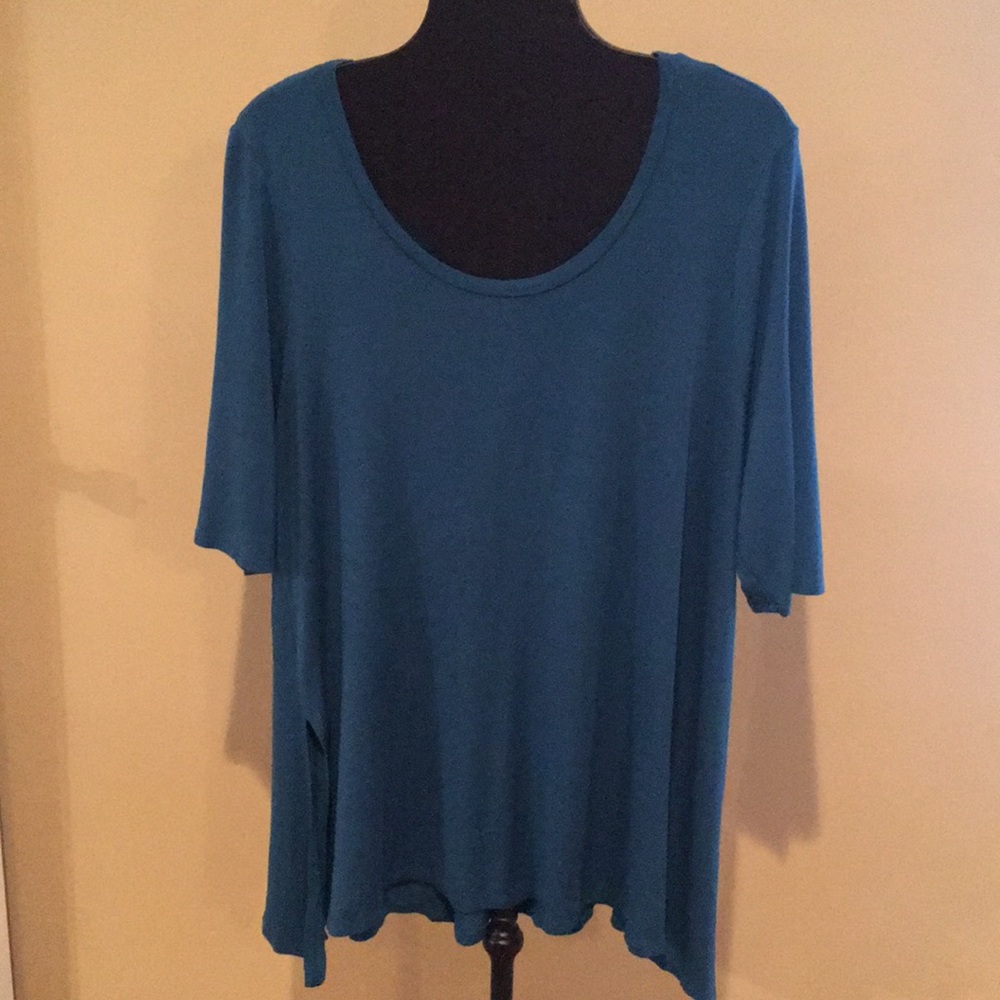 Blue short-sleeves tunic